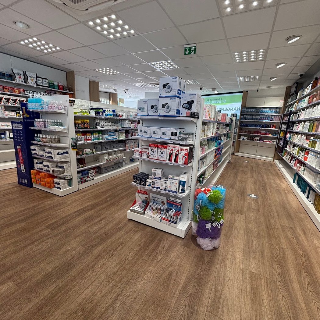 Grande Pharmacie du Rond Point / ️ Parking disponible 2